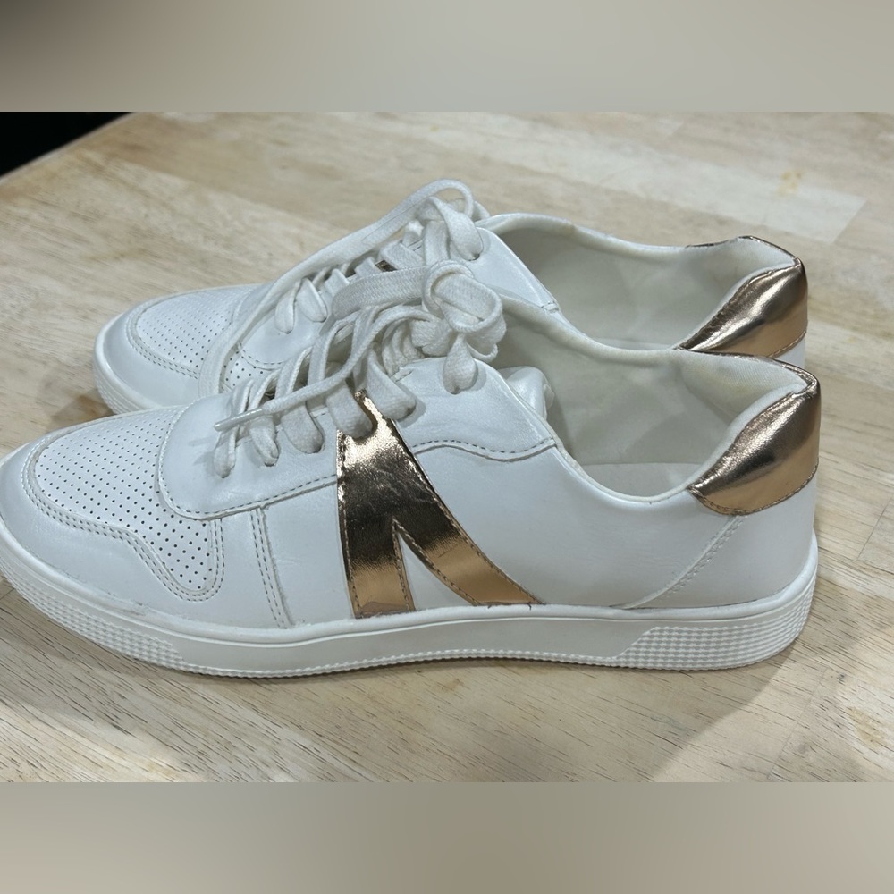 Mia Athletic sneakers. Women’s size 5. New never worn.